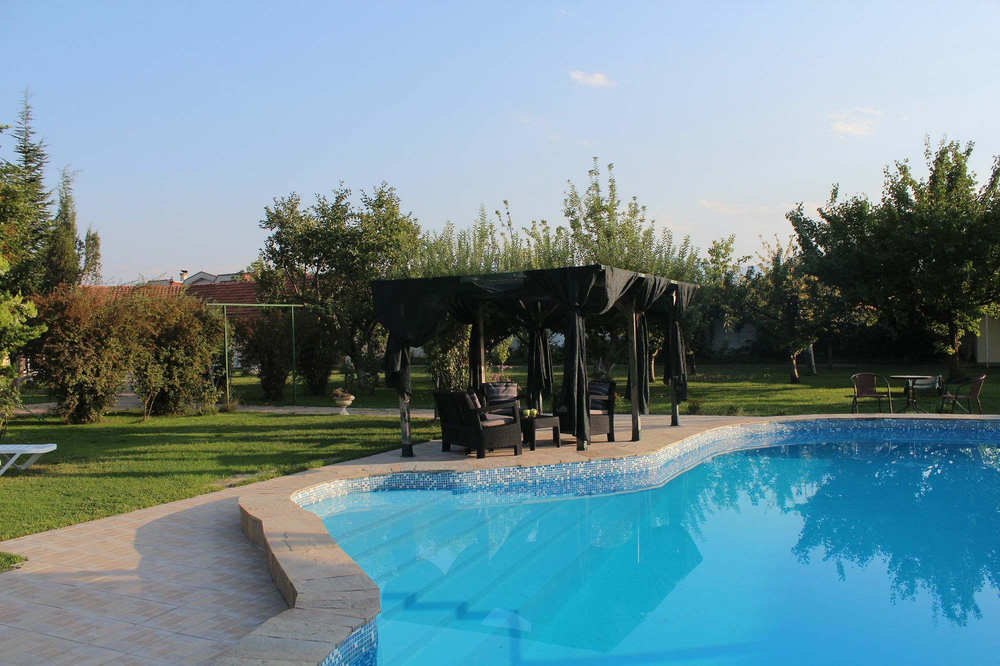 Galeria In The Garden Hotel Plovdiv Exterior photo