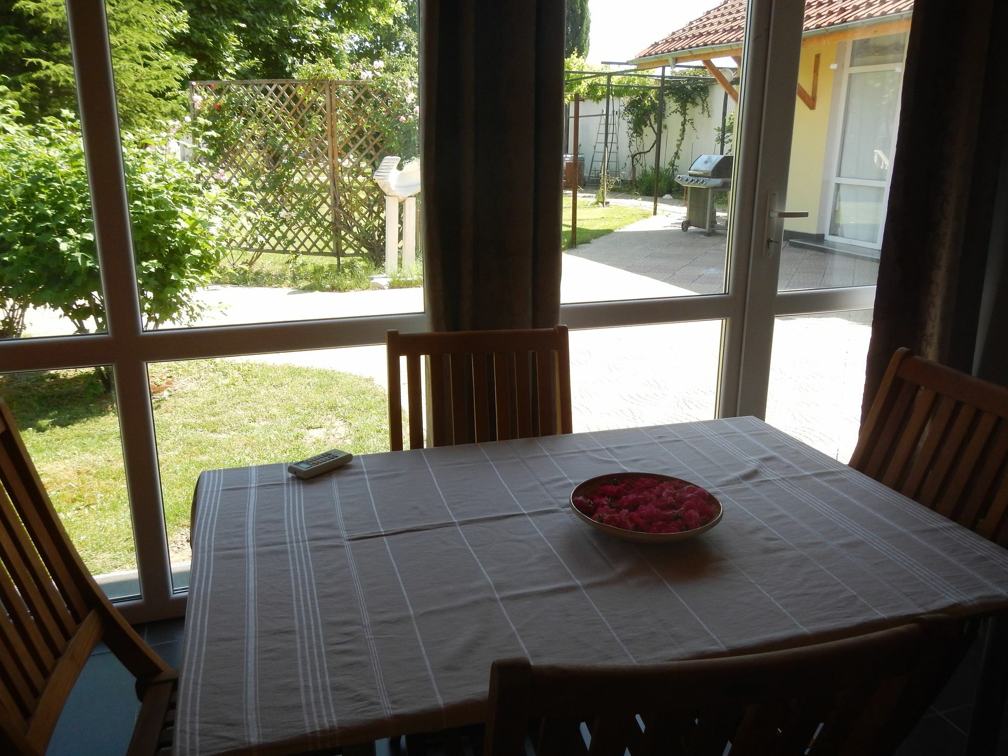 Galeria In The Garden Hotel Plovdiv Exterior photo